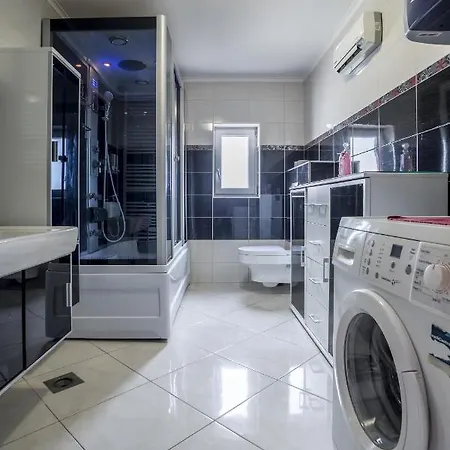 With A Parking Space - 12252 سبليت